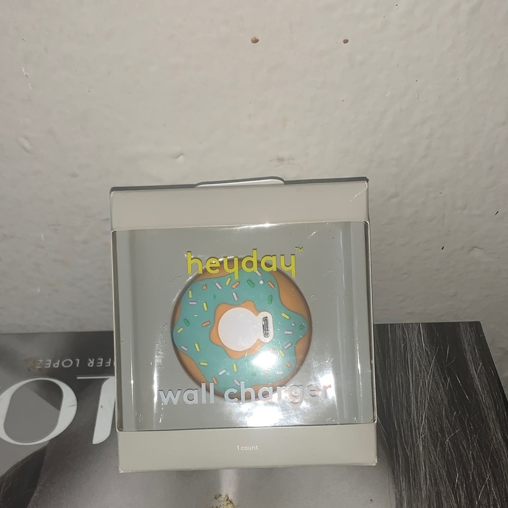 heyday Donut Wall Charger - Blue and Brown